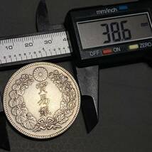 日本 古銭 貿易銀 銀貨　明治8年 約25.64g 一円貨幣　硬貨骨董品コイン_画像7