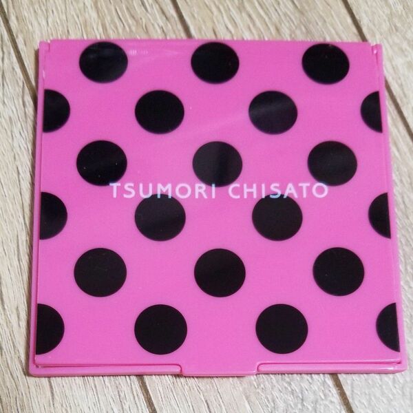 【新品】ツモリチサト　ドット柄コンパクトミラー　TSUMORI CHISATO　送料込み　付録