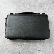 美品 CK CALVIN KLEIN カルバンクライン 牛革 牛革 本革 ソーダ クラッチバック オーガナイザー 黒 ラウンドファスナー スマートセルバッグ_画像4