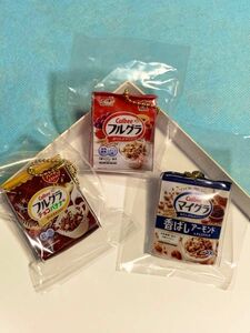 カルビーグラノーラ　シャカシャカキーチェーン