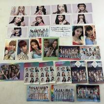 【大量約50点セット】 NiziU CD グッズ等 まとめ Step and a step パーカー/トート/Take a picture WithU限定盤/TWICEモモ 写真集 おまけ付_画像5