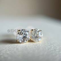 【タイムセール☆】 K18YG 天然石アイボリージルコン　ピアス 1.40ct 18金_画像2