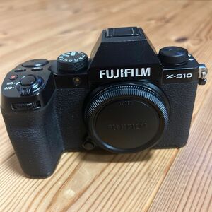 FUJIFILM 富士フイルム X-S10 ボディ ほぼ未使用品