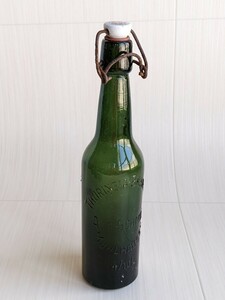 1900年代初頭位？ ドイツの古いビール瓶 磁器のキャップ ガラス 瓶 アンティーク 空瓶 オールドビール瓶 AUG SCHMIDT THURINGIA BRAUEREI