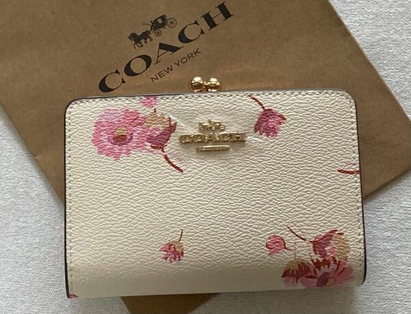 新品 COACH コーチ 二つ折り財布 花柄 フローラル　がま口　キスロック