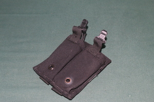  Okinawa the US armed forces use LBT-9012H black color 9mm double magazine pouch used equipment for case etc. 