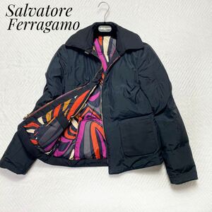  beautiful goods Salvatore Ferragamo Salvatore Ferragamo reversible down gun chi-ni metal fittings black 38 M corresponding natural Goose down coat 