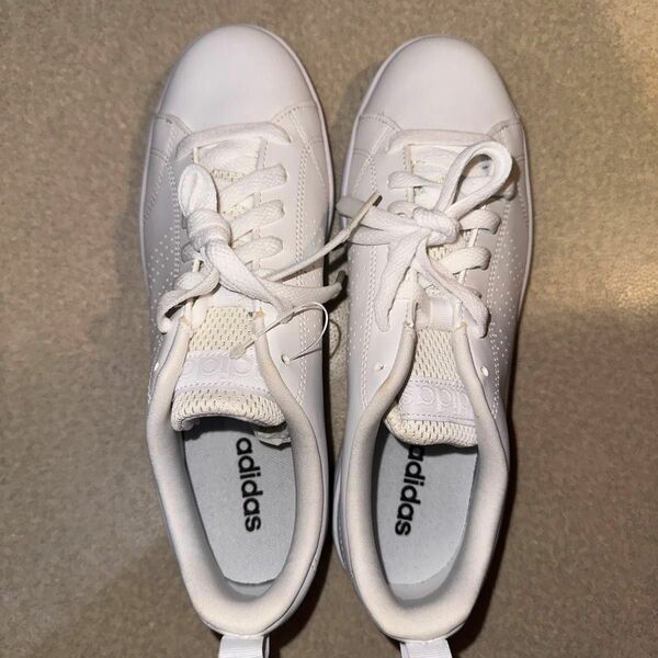 adidas ランニングシューズ 白 25.0 通学靴　運動靴