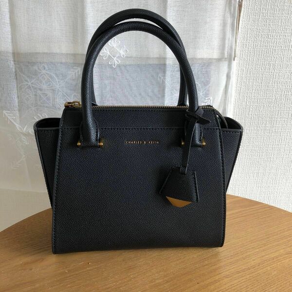 charles & keith　チャールズアンドキース　ハンドバッグ ◆ブラック