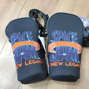 GUコラボSPACE JAM　ボトルネックポーチ　黒色スペースジャム　二点セット　未使用　ペットボトル　カバー