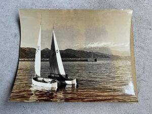 アンティーク/昭和レトロ/写真/ヨット/富士山/古い写真/1952年/当時物 31.5×25.5cm 大判 当時の紙袋付
