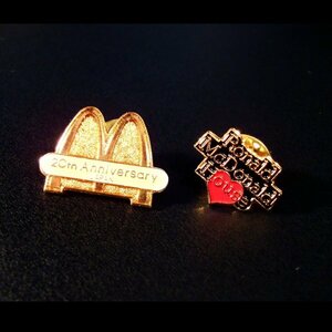 ■マクドナルド McDonald's　ピンバッジ　74　2個セット