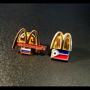 ■マクドナルド McDonald's　ピンバッジ　126　2個セット　/ ロシア・フィリピン