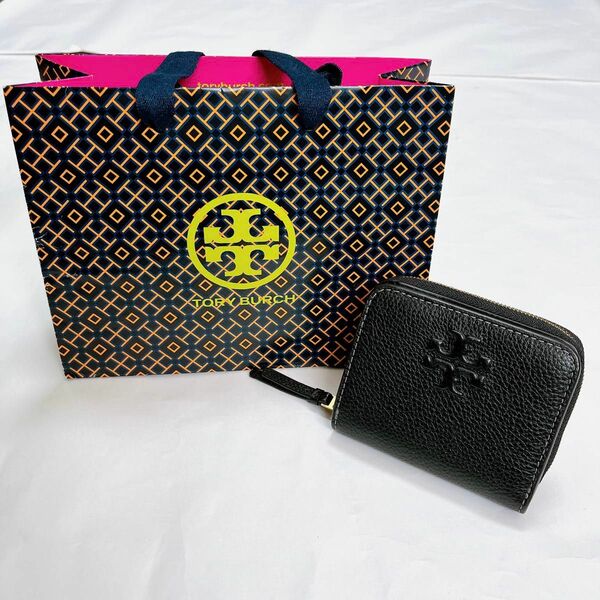 新品　未使用　トリーバーチ　財布　二つ折り　小さめ　二つ折り財布　 ブラックレザー　TORY BURCH ショップバック　ギフト