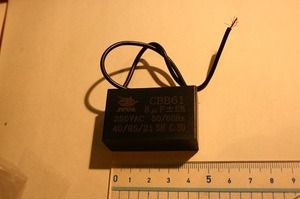 ( CBB61　8uF 250VAC 50/60Hz ) キャパシター　モーター始動　フィルムコンデンサー　fan capacitor