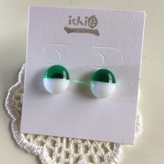ガラス玉ピアス