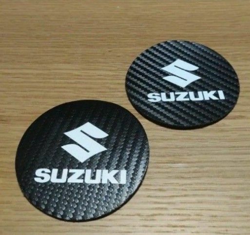 スズキ　カ―ボンファイバー柄ドリンクホルダーコ―スター2枚組激安価格値引き不可。4枚組1300円