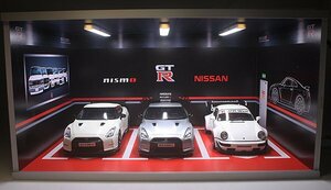 ▲入手困難！3 Cars ガレージタイプ撮影ブース 1/18 LED照度 日産 Skyline GTR NISMO 赤 BOX ショールームタイプ ジオラマ