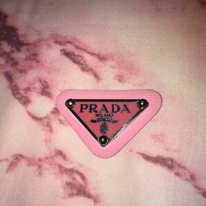 三角ロゴプレート PRADA