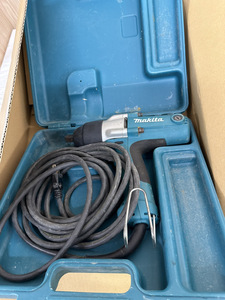 送料込み マキタ Makita インパクトレンチ TW0250 C28-240317-008-C