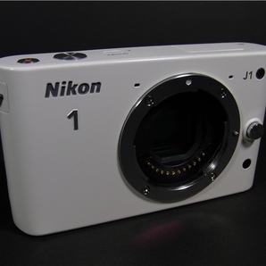 中古美品/完動品 Nikon J1 ボディ/レンズセット 純正バッテリー2個/オプショングリップ/その他属品付 ニコン10-30mm1：3.5-5.6VR デジカメ の画像6