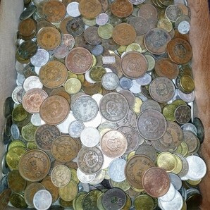 D25 3.16kg 希少 未選別日本古銭 銀貨 各種大量おまとめ No.2の画像1