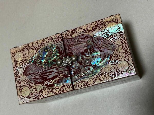 繊細な象嵌細工入り 韓国製宝石箱ペア マザーオブパールと金彩デザイン