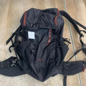 BLUE ICE SQUIRREL 32L 登山 雪山 装備 ギア 軽量 ライト UL バックパック アウトドア 海外 旅行 mc01066251