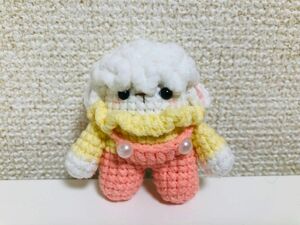 羊ちゃん　ハンドメイド　編み物　ホルダー付き