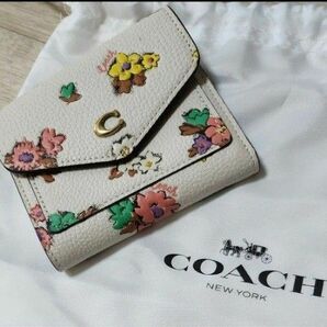 【限定お値下げ中】COACH ウィン スモール ウォレット ウィズ フローラル プリント 