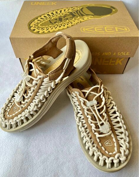 KEEN キーン UNEEK ユニーク emmi×KEEN 22.5cm