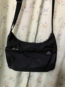 ショルダーバッグ　 ブラック　adidas 