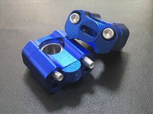 【送料無料■即決】ブルー ハンドルクランプ アルミ 変換 アップハンドル バイク ハンドル 22.2mm 28mm 青 バー ライザー スペーサー