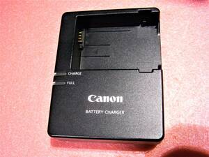 【美品】【即決】 Canon キャノン 【純正品】 バッテリー充電器 LC-E8 　　　LP-E8 用 