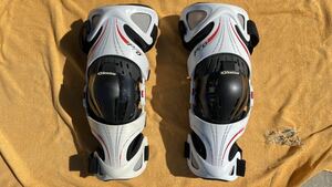 美品アルパインスターズ ニーブレース FLUID PRO フルード プロ左右セット XL/XXLニーシンガード LEATT リアット Alpinestars 