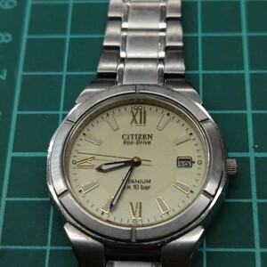 【ベルト切れジャンク】【稼働品】 CITIZEN シチズン Eco-Drive エコドライブ　E111-S036135 ソーラー アナログ ゴールド シルバー 　み