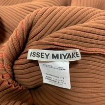 イッセイミヤケ ISSEYMIYAKE - ダークブラウン レディース Vネック/長袖/ロング ワンピース_画像3