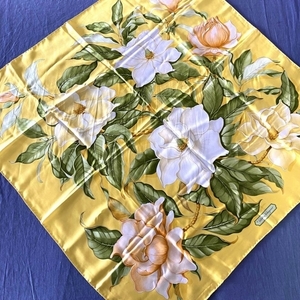 サルバトーレフェラガモ SalvatoreFerragamo - イエロー×ダークグリーン×マルチ 花柄 スカーフ