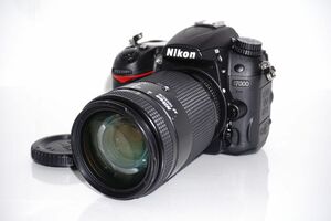 高速連写　付属品多数　Nikon ニコン　D7000レンズキット新品SD32GB付き