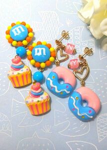 ブルーmチョコカップケーキとドーナッツ　ハンドメイド　イヤリング　ピアス