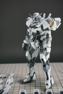 バンダイ　HG 1/144　キャリバーン　ガンダム 全塗装完成品