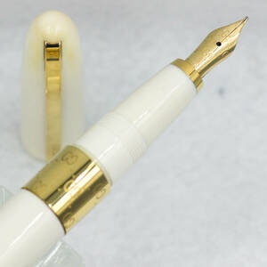  sale end goods Gucci myuze ok rest emblem ivory Gold fountain pen 18 gold Mnib Waterman converter attaching GUCCI
