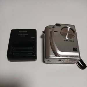 デジタルカメラ　FUJIFILM　FinePix4700z　動作確認済み　　ジャンク品