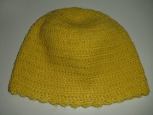 80代のおばーちゃんが自己流で編んだニット帽　黄色 イエロー　モヘア　春秋冬用　ハンドメイド