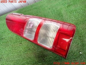 2UPJ-14641530]ハイエースバン200系(KDH206V)右テールランプ 中古