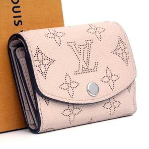 【使用わずか 極美品】 ルイヴィトン Louis Vuitton マヒナ ポルトフォイユ イリス XS マグノリア ピンク系 3つ折り長財布 定価約11万 1075