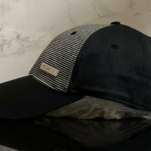 【未使用品】44B クール★OAKLEY オークリー キャップ 帽子CAP クールなシマ柄とブラックの伸縮素材にメタルピン《伸縮前59㎝～63㎝位迄》の画像3