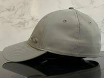 【未使用品】65D 上品★OAKLEYオークリー キャップ 帽子 CAP 上品で高級感のあるグレーの伸縮素材にメタル製ロゴ《伸縮前58㎝～61㎝位迄》_画像4