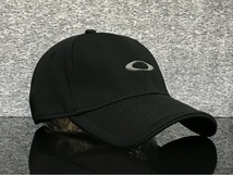【未使用品】68A クール★OAKLEY オークリー キャップ 帽子 CAP クールなブラックの伸縮素材にグレーロゴ！《伸縮前58㎝～62㎝位迄》_画像1
