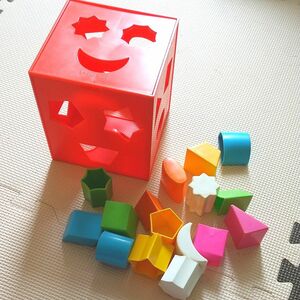 種類が多い型はめBOX　　カラフル　軽い　 赤ちゃん　ベビー　 つみき　 知育玩具